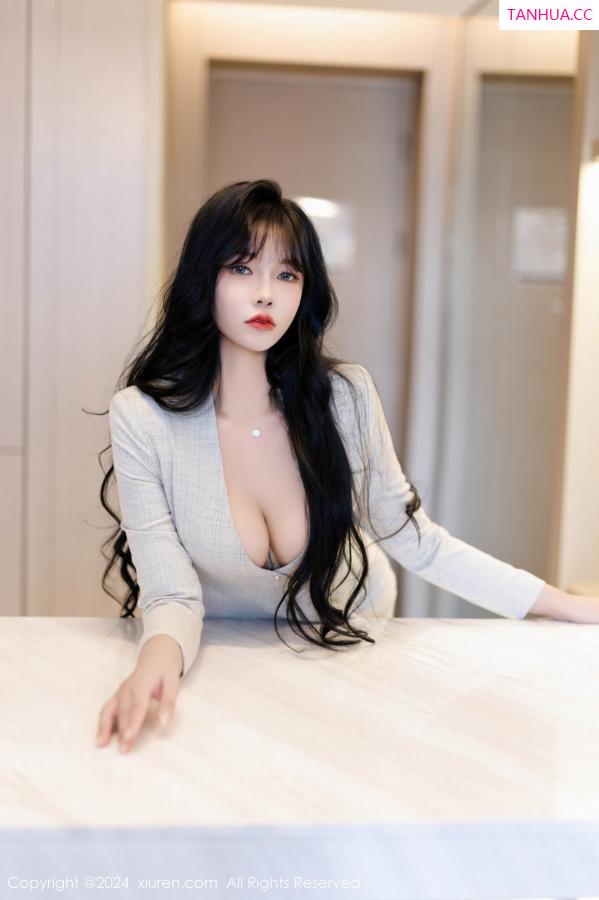 小娜比  [XiuRen]高清写真图 2024.11.05 No.9398 娜比 丝袜短裙第24张图片
